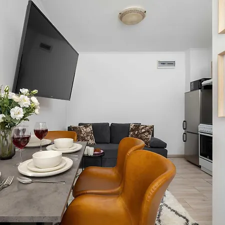 Bright In The Mountains By Renters Appartamento *